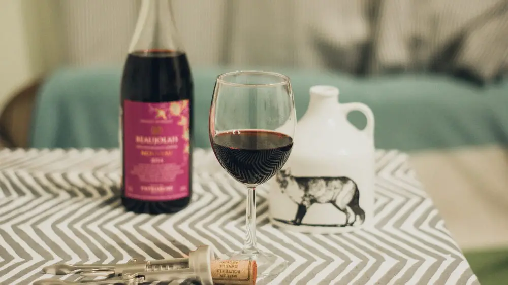 verre de beaujolais nouveau