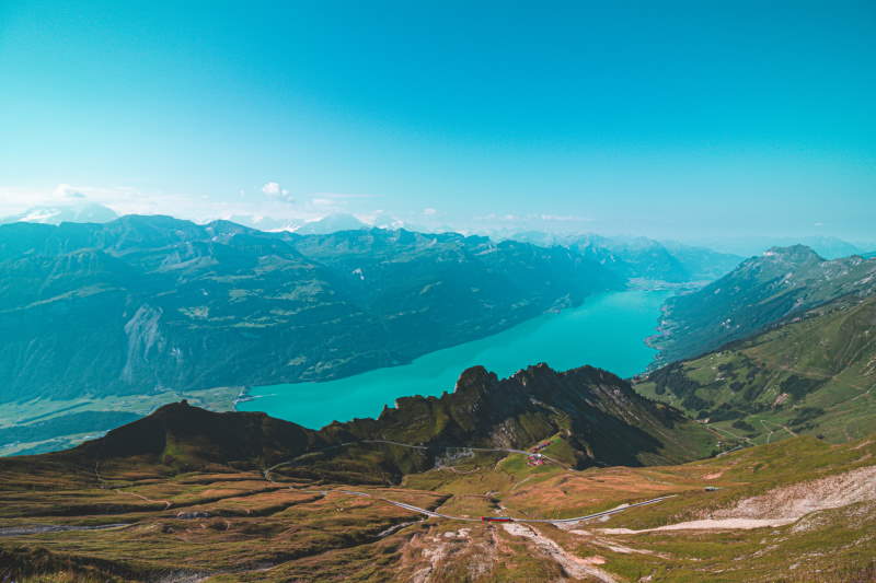 lac de brienz en suisse